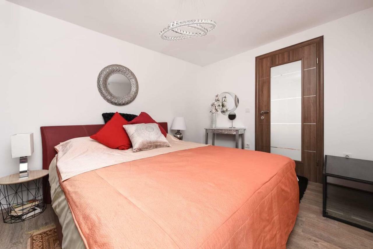Dana Zadar Apartment ภายนอก รูปภาพ
